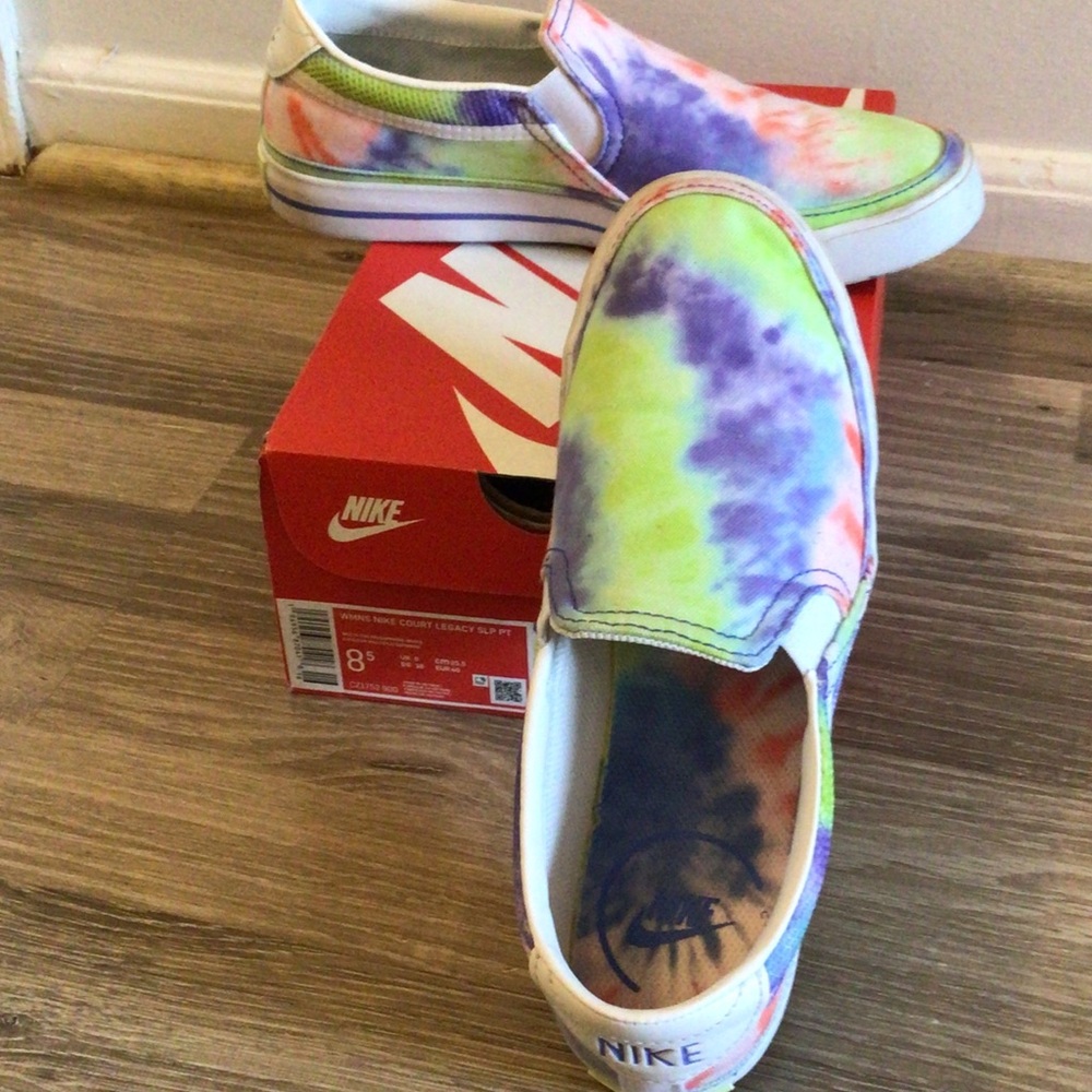 Nike women tie dyed slip on sneakers